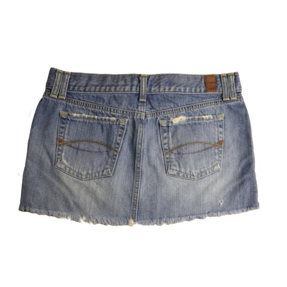 A&F Distressed Denim Mini Skirt Size: 4 - Picture 2 of 4